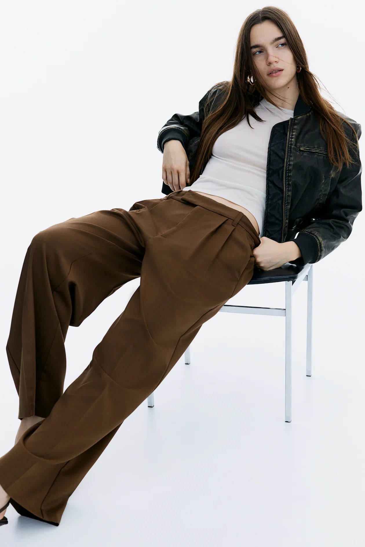 Italian Nova – High-waisted Pleated trousers in Brown