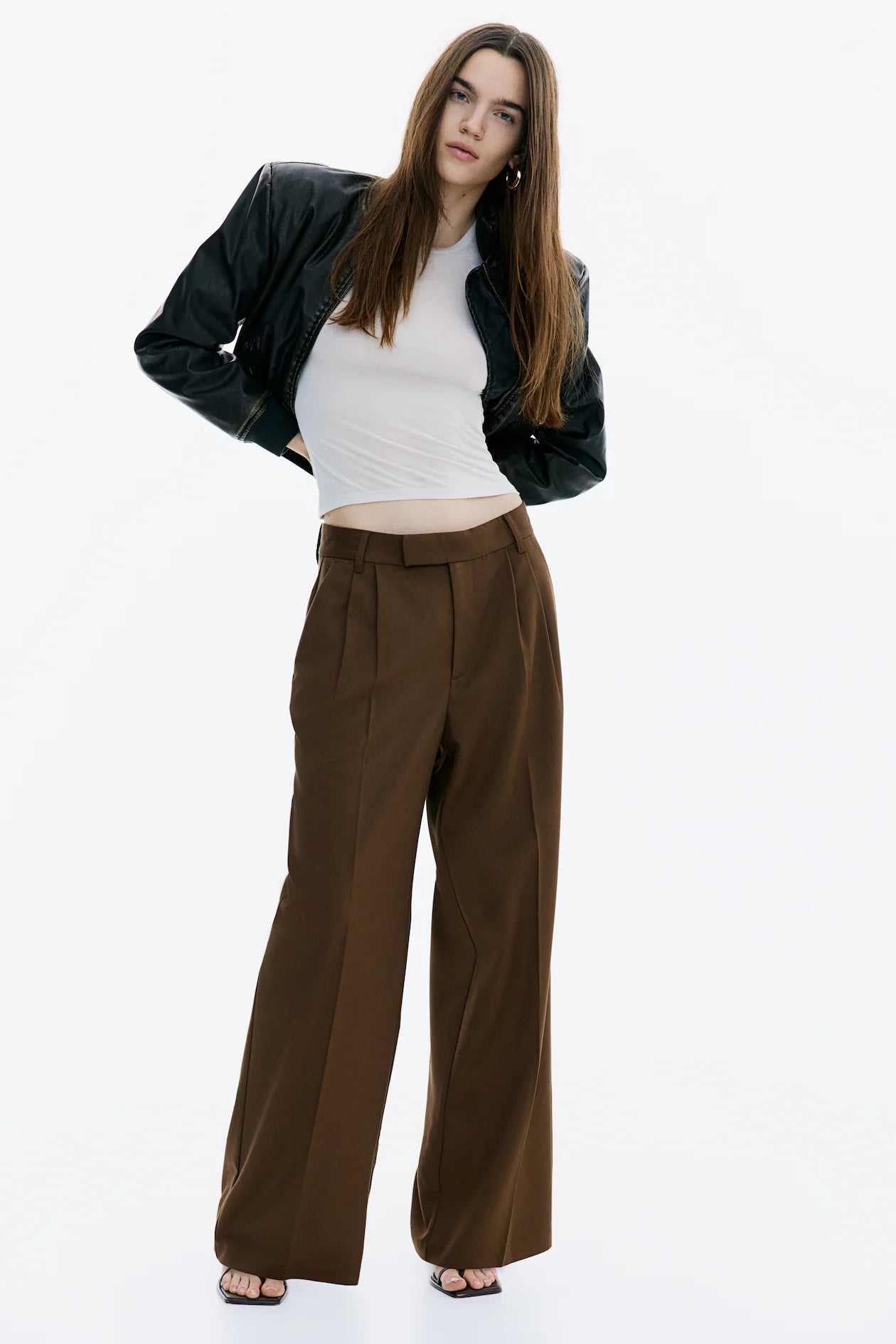 Italian Nova – High-waisted Pleated trousers in Brown